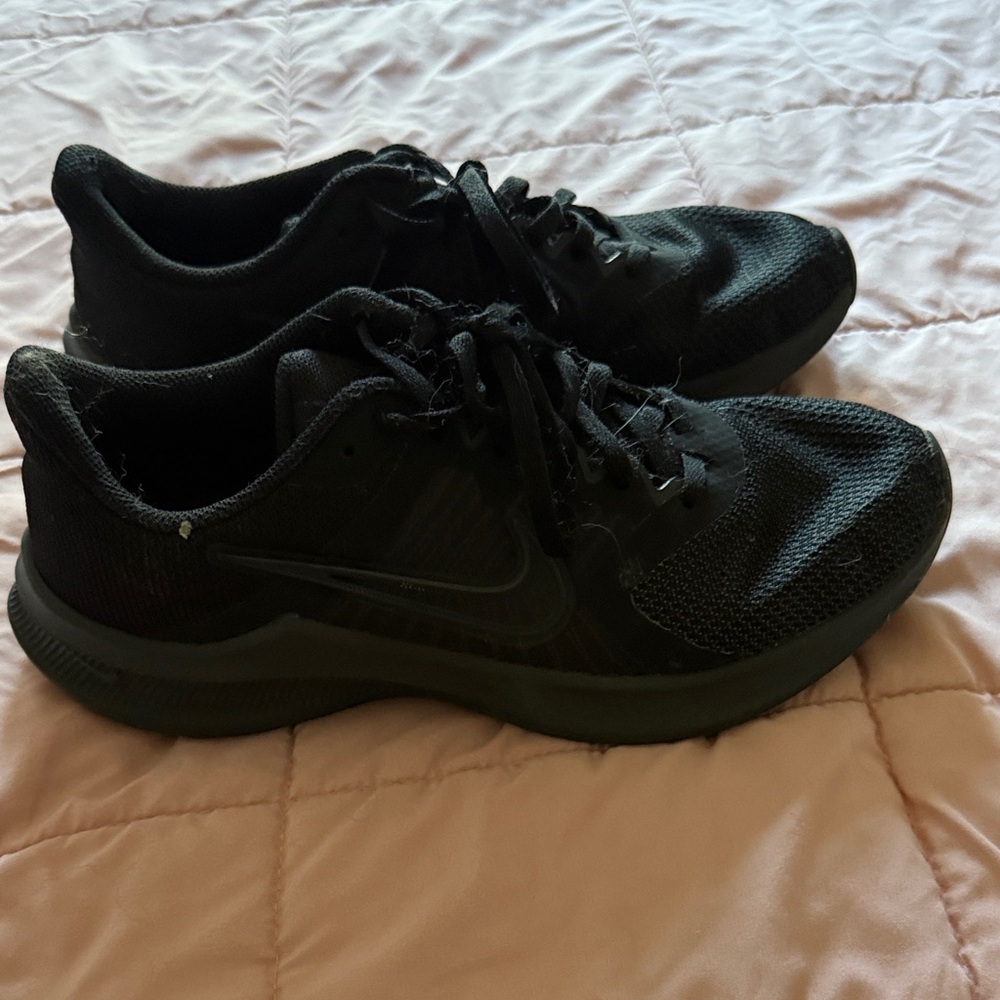 Nike women’s Black Athletic Shoes